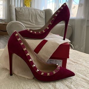 Valentino Camelia Rockstud pumps